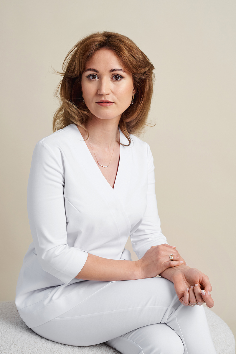 sesja-biznesowa-wizerunkowa-dla-kliniki-medycyny-estetycznej-naturalne-portrety-fleszka-studio-fotograf-czestochowa-sesja-zdjeciowa-warszawa-primoderm-kamila ociepa